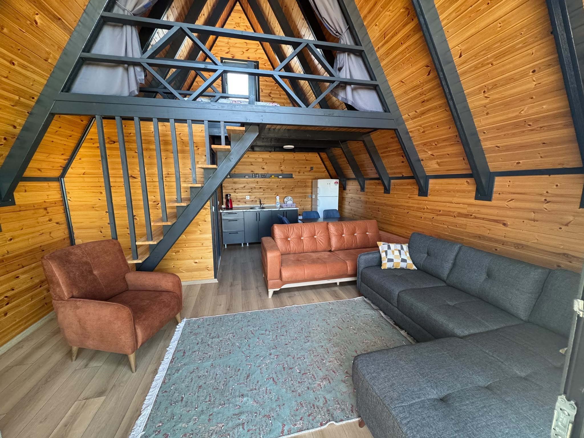 Güneş Evi bungalov, güneşli teras ve bahçe